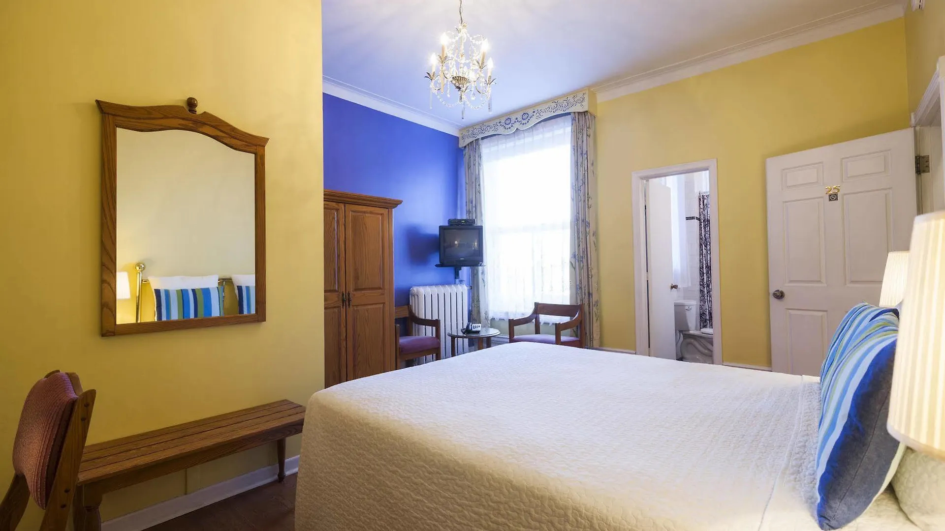 ***  Hotel Chateau De L'Argoat Montréal Canadá